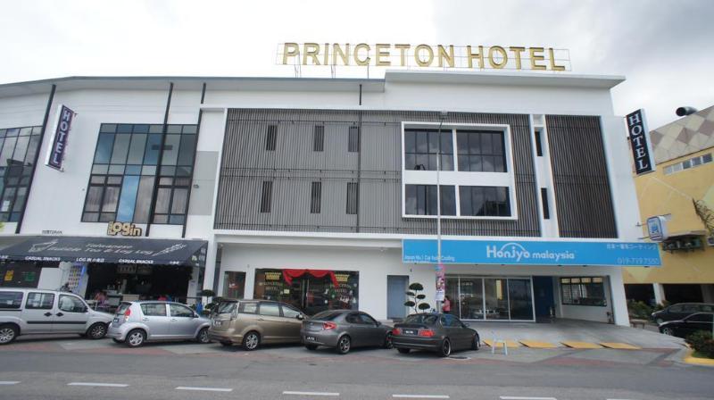 Hotel Zamburger Bukit Indah Джохор-Бару Екстер'єр фото