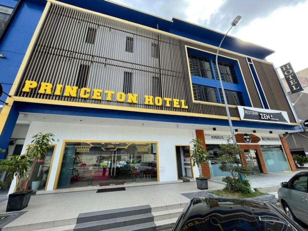 Hotel Zamburger Bukit Indah Джохор-Бару Екстер'єр фото