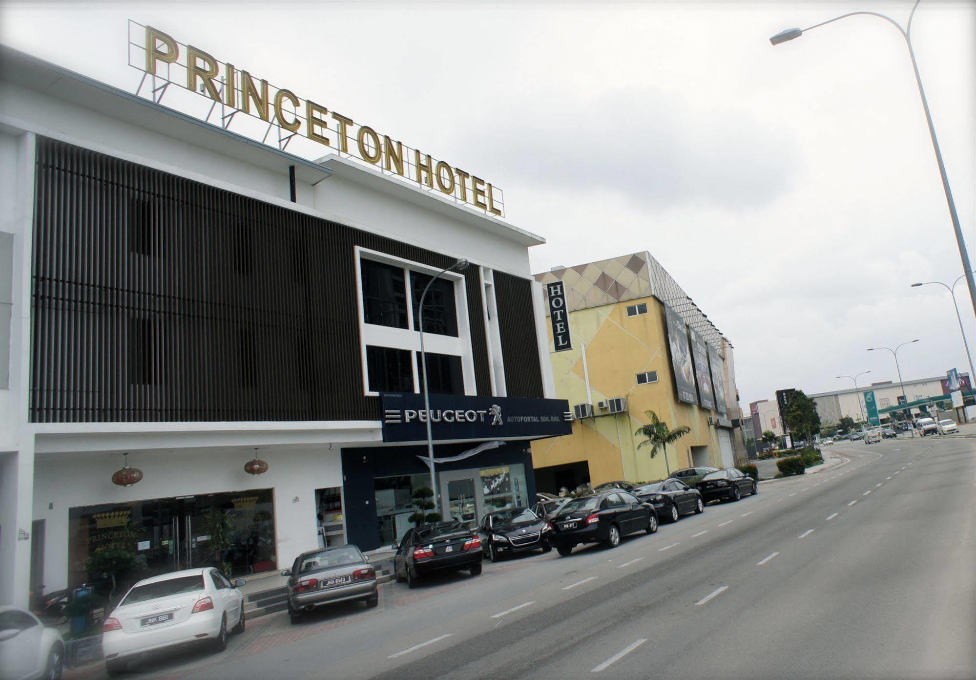 Hotel Zamburger Bukit Indah Джохор-Бару Екстер'єр фото